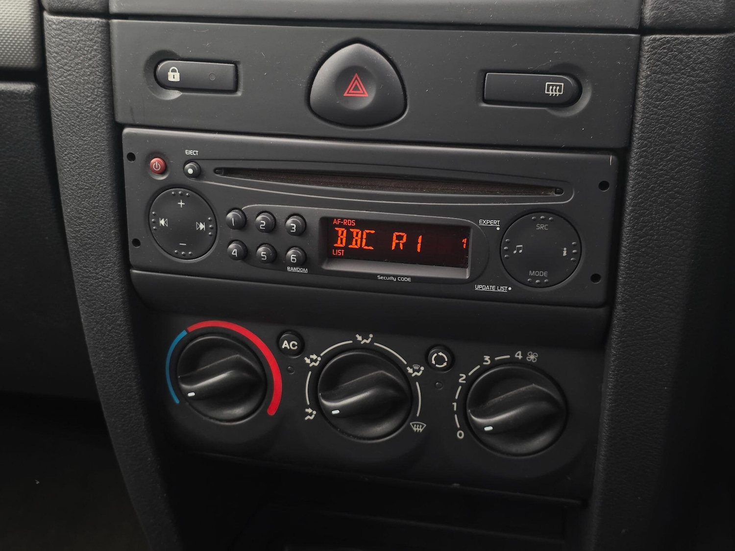 Used Renault Clio 2007 for sale - 76752648: Photo 16