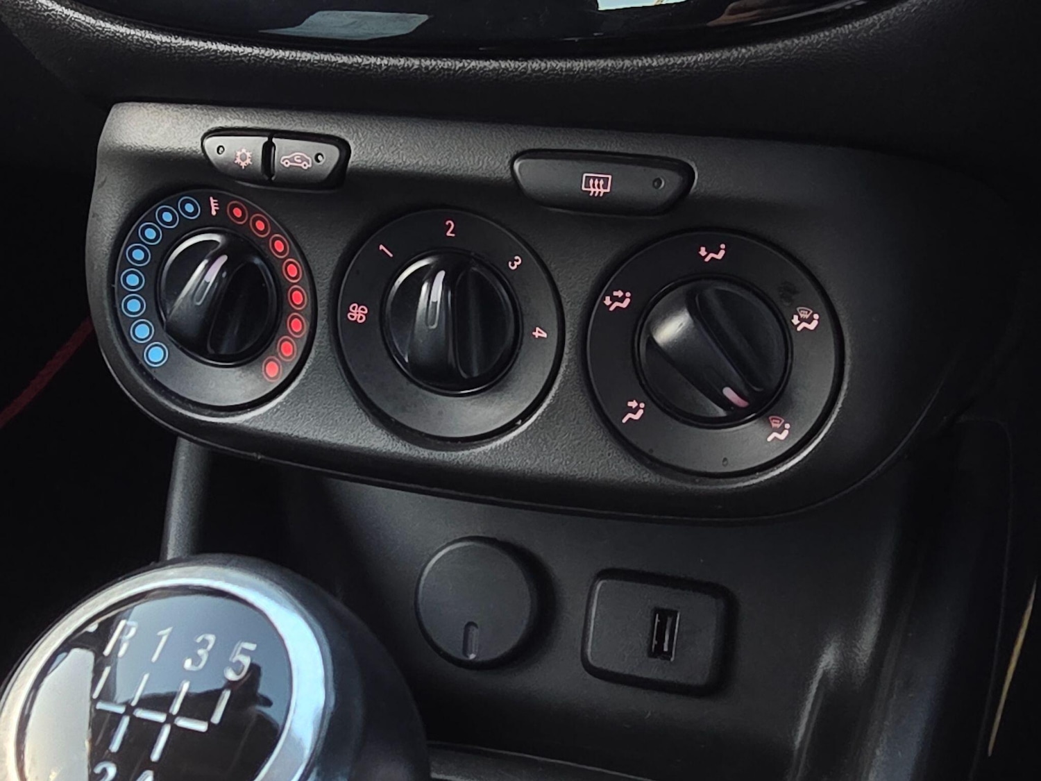 Used Vauxhall Corsa 2016 for sale - 77015719: Photo 21