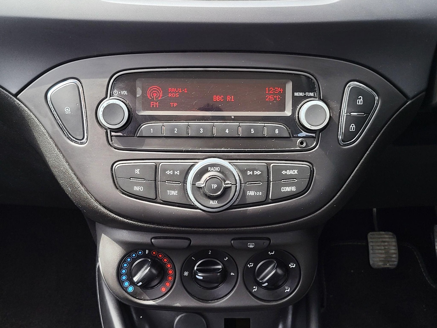 Used Vauxhall Corsa 2015 for sale - 77101891: Photo 17