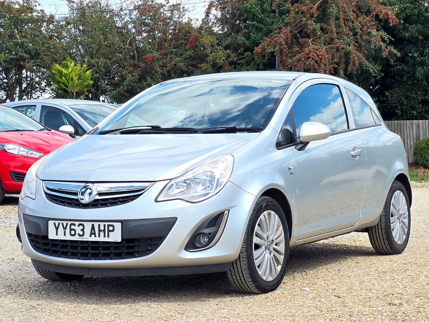 Used Vauxhall Corsa 2013 for sale - 77120625: Photo 3