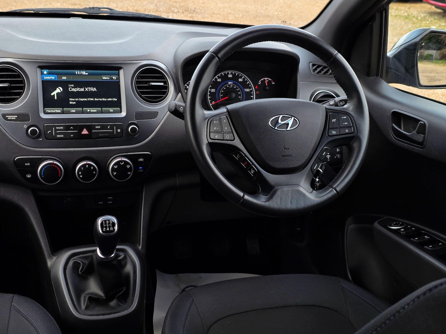 Used Hyundai i10 2018 for sale - 76952829: Photo 15