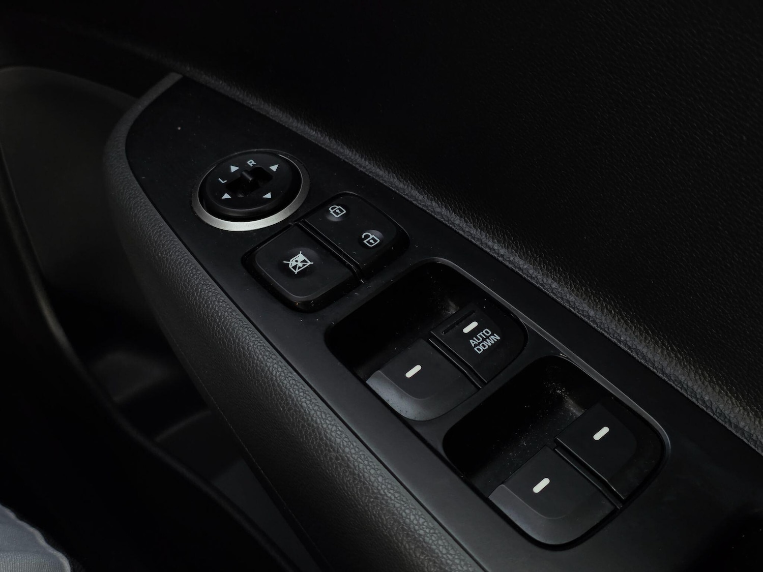 Used Hyundai i10 2018 for sale - 76952829: Photo 18