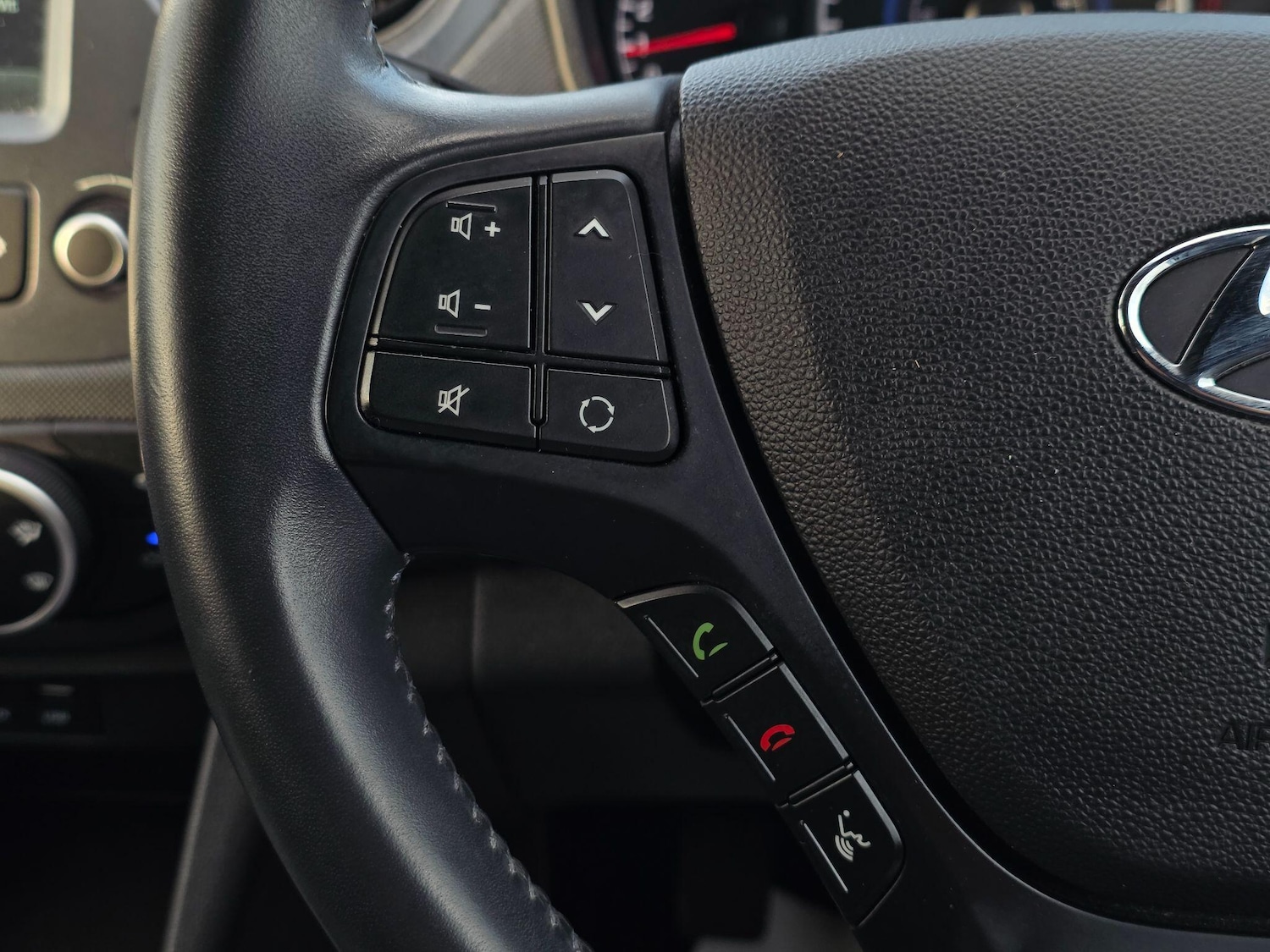 Used Hyundai i10 2018 for sale - 76952829: Photo 19