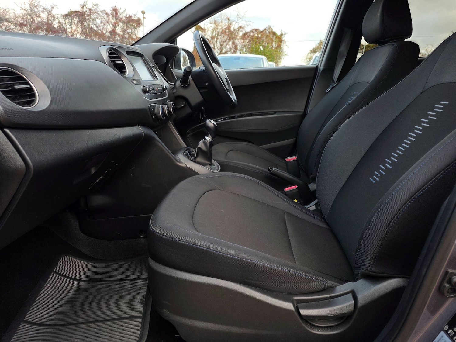 Used Hyundai i10 2018 for sale - 76952829: Photo 23