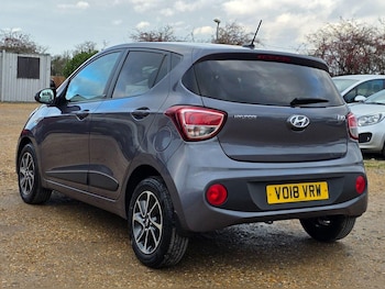 Used Hyundai i10 2018 for sale - 76952829: Photo