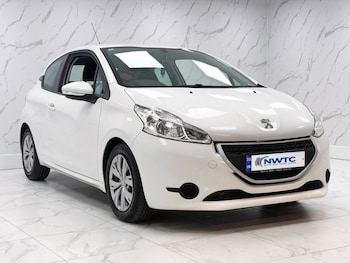 Used Peugeot 208 2015 for sale - 79506326: Photo