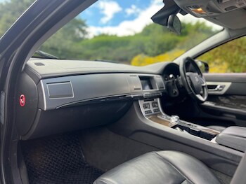 Used Jaguar XF 2015 for sale - 79388684: Photo