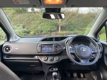 Used Toyota Yaris 2020 for sale - 79635335: Photo