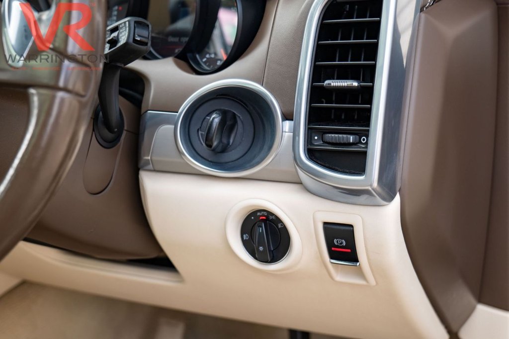 Used Porsche Cayenne 2012 for sale - 76546406: Photo 14