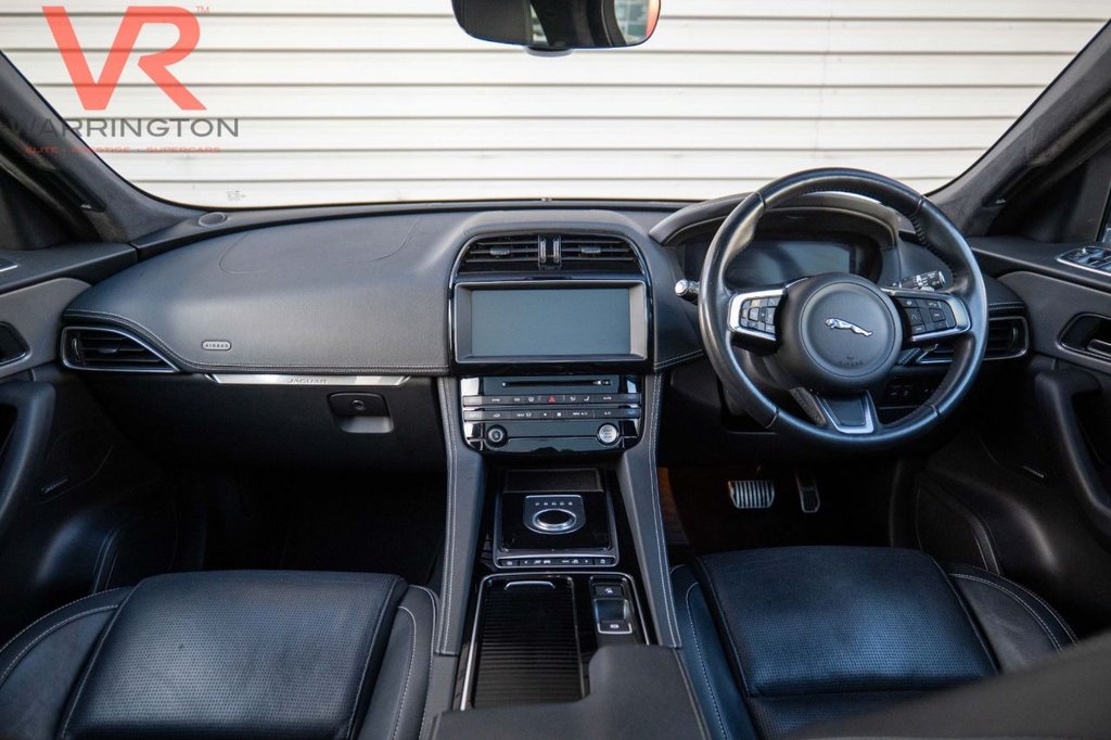 Used Jaguar F-Pace 2020 for sale - 76792041: Photo 2