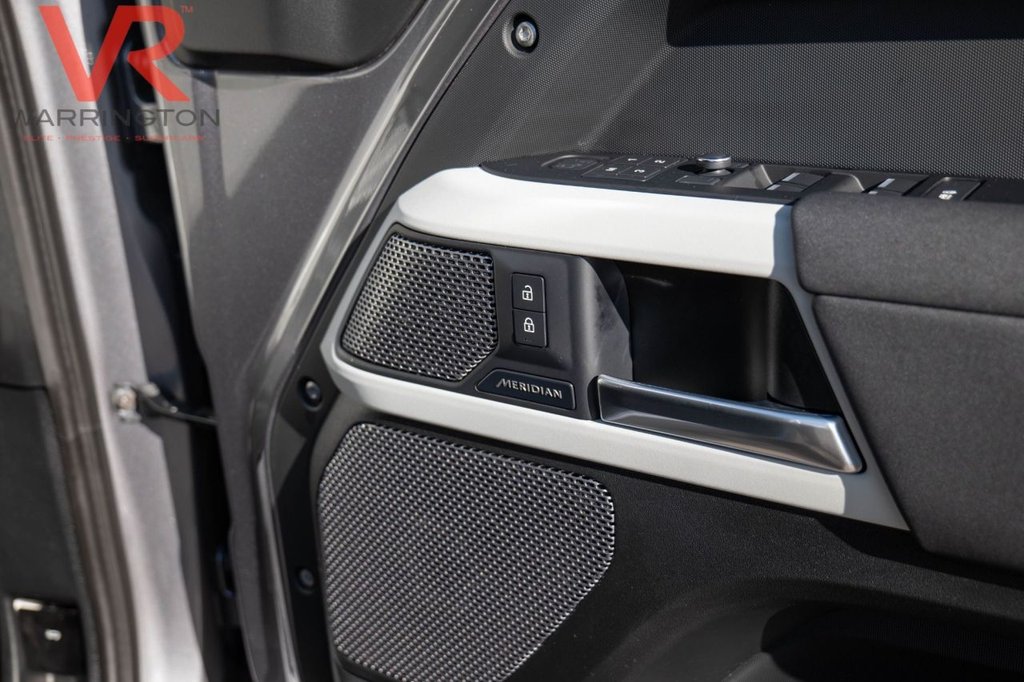 Used Land Rover Defender 2021 for sale - 76546400: Photo 22