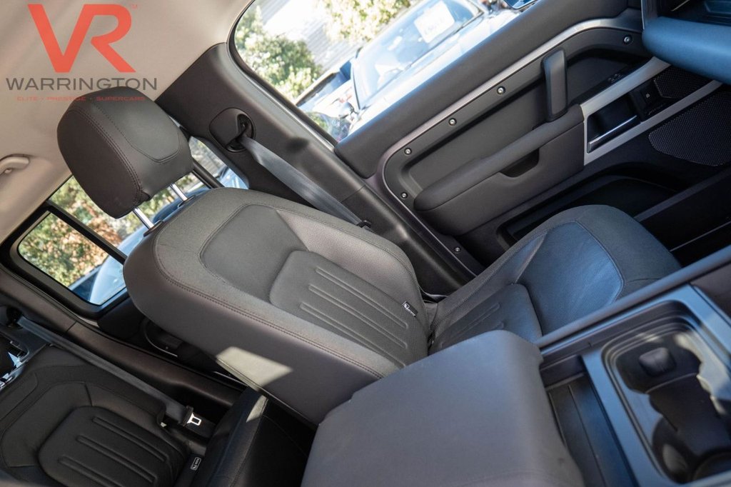 Used Land Rover Defender 2021 for sale - 76546400: Photo 4