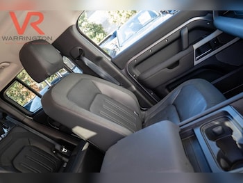 Used Land Rover Defender 2021 for sale - 76546400: Photo