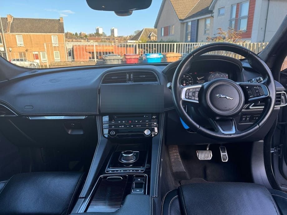 Used Jaguar F-Pace 2020 for sale - 77636701: Photo 2