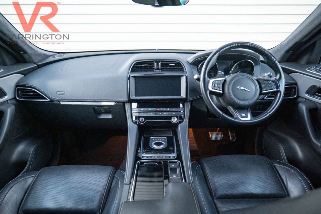 Used Jaguar F-Pace 2019 for sale - 77133813: Photo 2