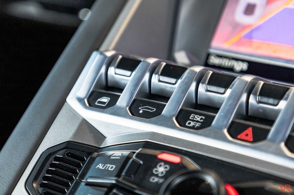 Used Lamborghini Aventador 2016 for sale - 76617374: Photo 26