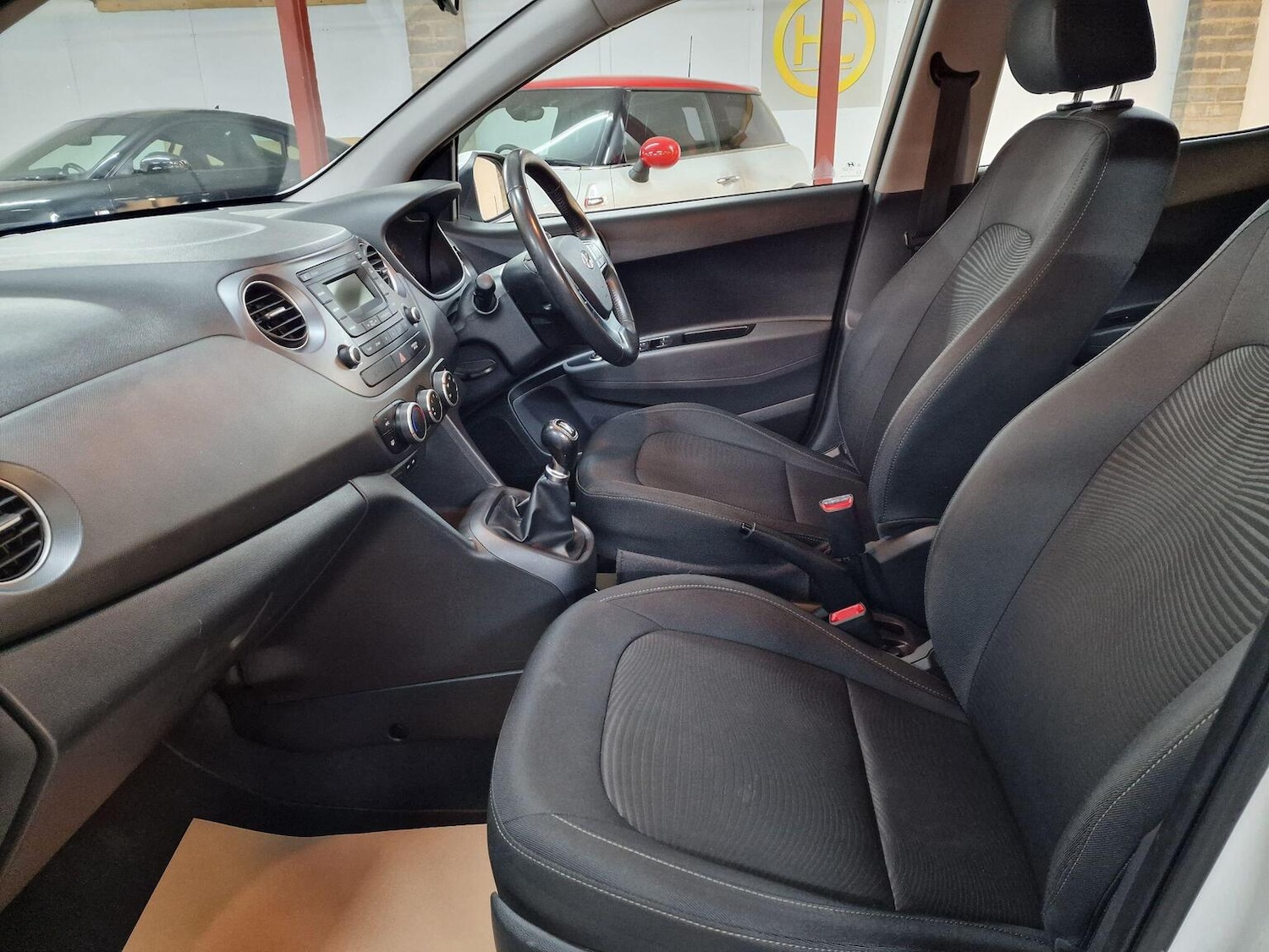Used Hyundai i10 2018 for sale - 76378980: Photo 11