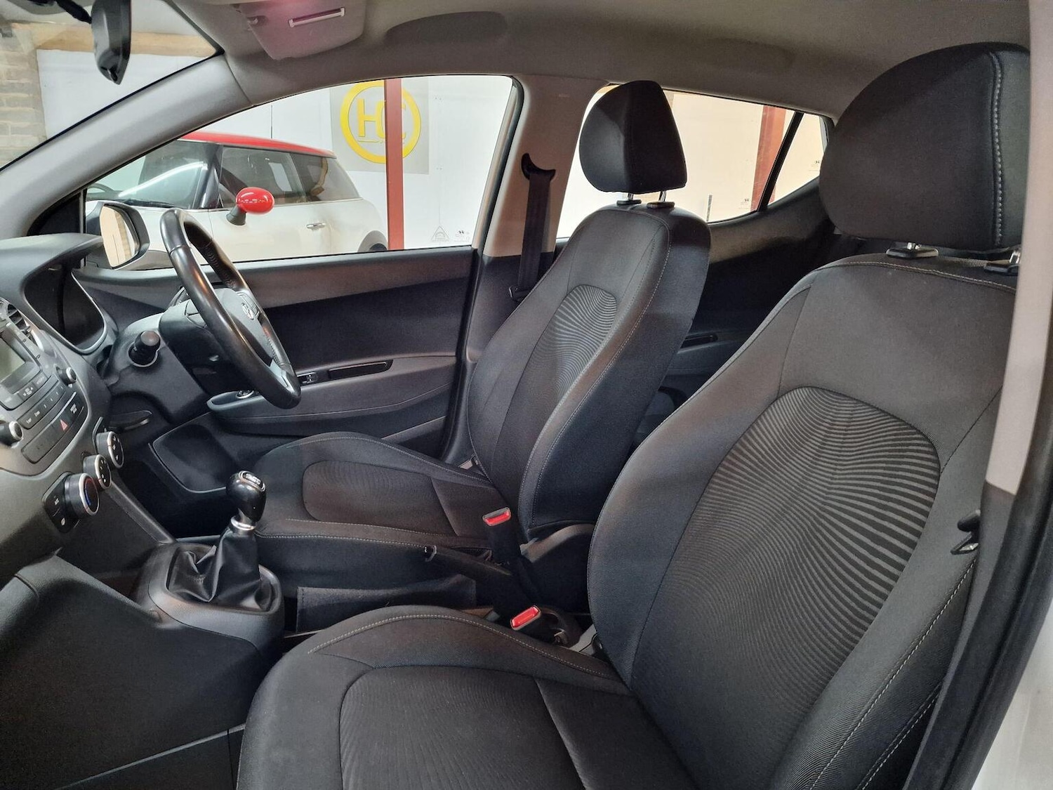 Used Hyundai i10 2018 for sale - 76378980: Photo 12