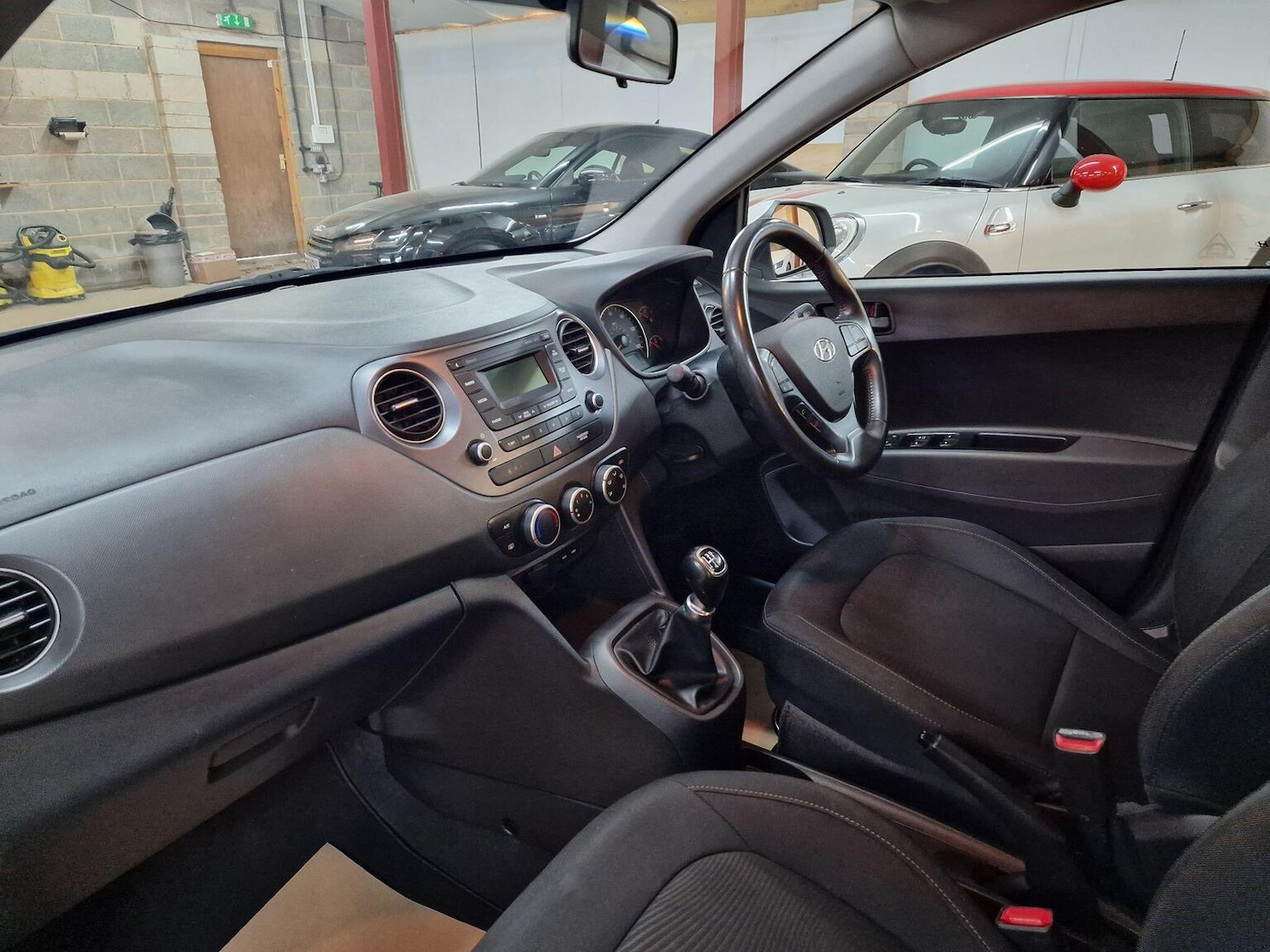 Used Hyundai i10 2018 for sale - 76378980: Photo 13