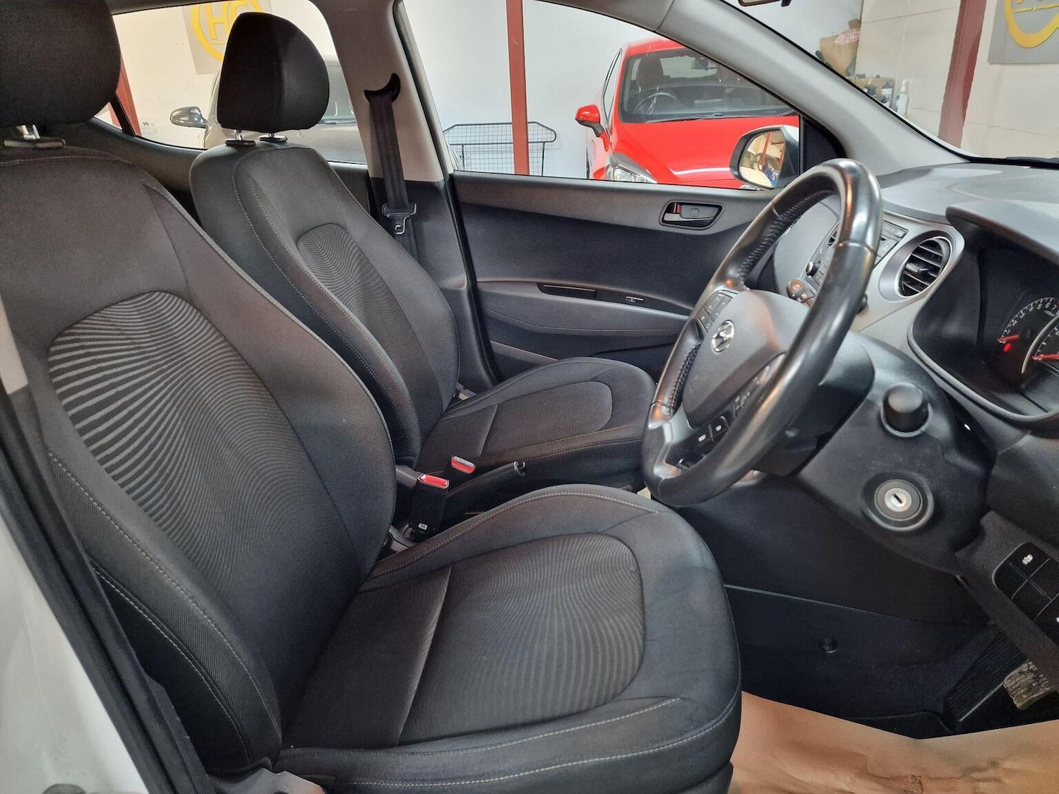 Used Hyundai i10 2018 for sale - 76378980: Photo 17