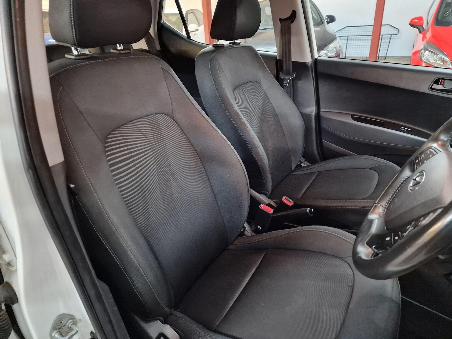 Used Hyundai i10 2018 for sale - 76378980: Photo 18
