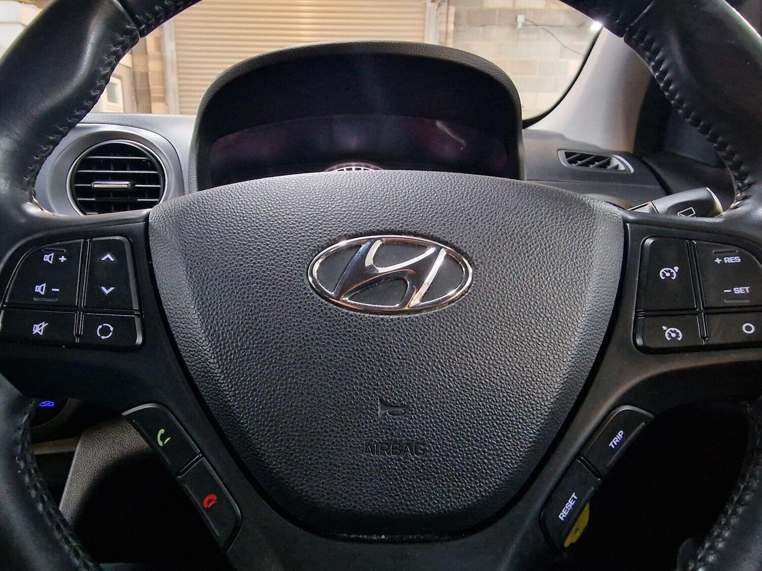 Used Hyundai i10 2018 for sale - 76378980: Photo 22