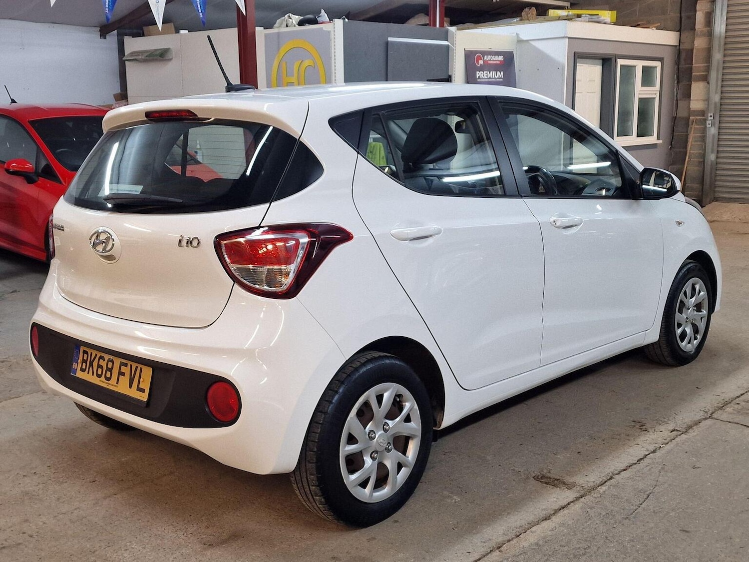 Used Hyundai i10 2018 for sale - 76378980: Photo 7