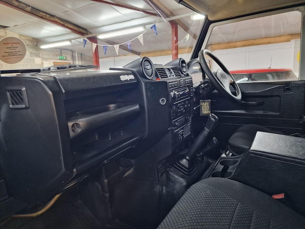 Used Land Rover Defender 110 2011 for sale - 76156757: Photo 14