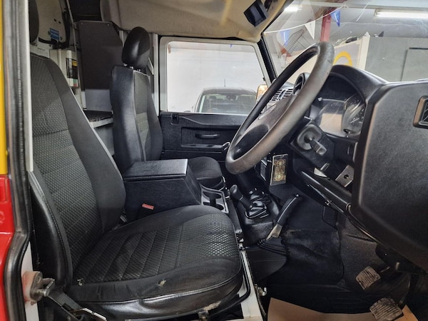 Used Land Rover Defender 110 2011 for sale - 76156757: Photo 17