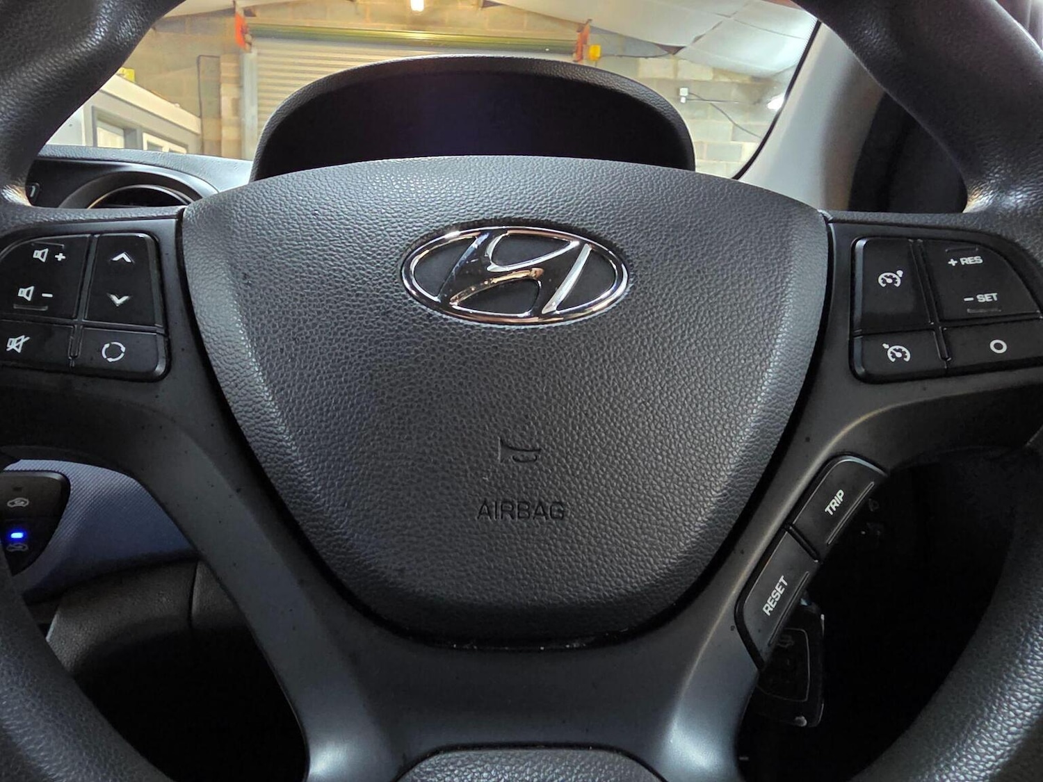 Used Hyundai i10 2015 for sale - 76911065: Photo 23