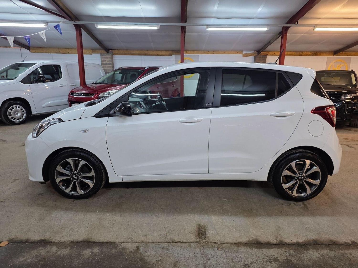 Used Hyundai i10 2019 for sale - 76748259: Photo 4