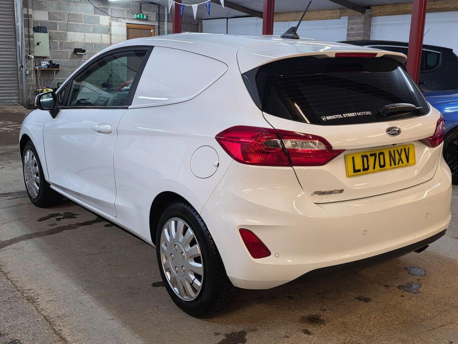 Used Ford Fiesta 2020 for sale - 77011749: Photo 2