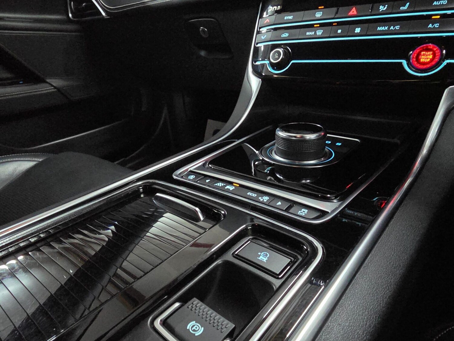 Used Jaguar XE 2019 for sale - 77557360: Photo 23