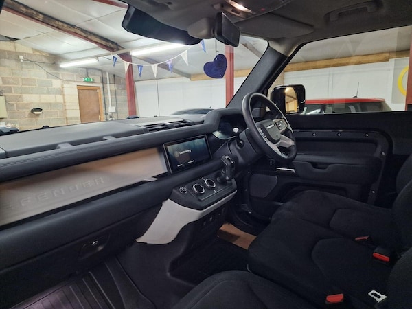 Used Land Rover Defender 90 2021 for sale - 76156745: Photo 14
