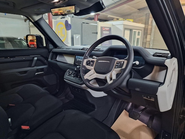 Used Land Rover Defender 90 2021 for sale - 76156745: Photo 18
