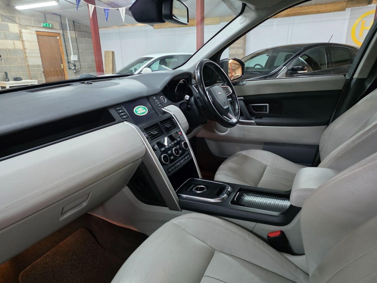 Used Land Rover Discovery Sport 2015 for sale - 77557374: Photo 15