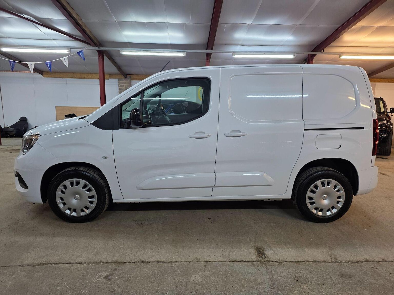 Used Vauxhall Combo 2023 for sale - 76625396: Photo 4