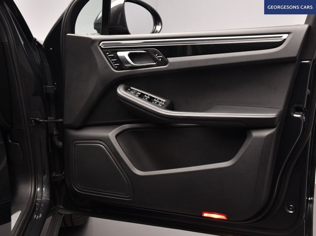 Used Porsche Macan 2018 for sale - 76406341: Photo 24