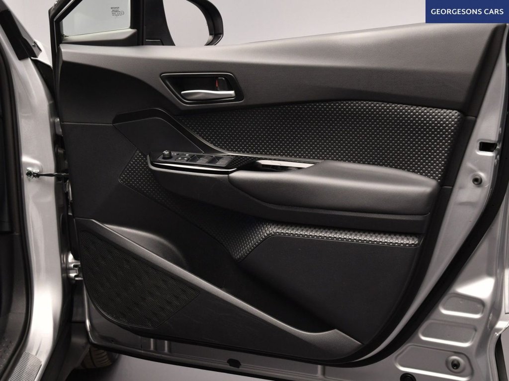 Used Toyota C-HR 2023 for sale - 77608501: Photo 19