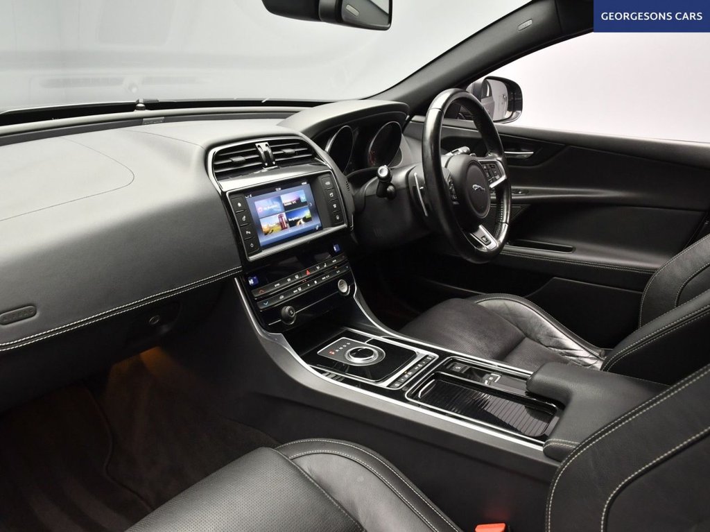 Used Jaguar XE 2017 for sale - 76973354: Photo 11