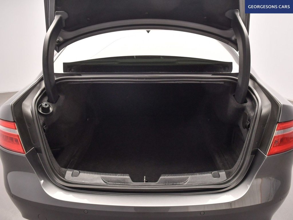 Used Jaguar XE 2017 for sale - 76973354: Photo 9