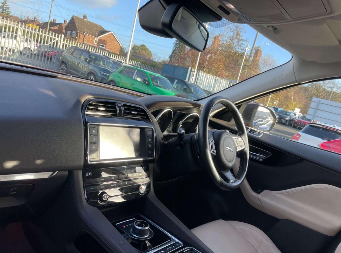 Used Jaguar F-Pace 2016 for sale - 76865693: Photo 8