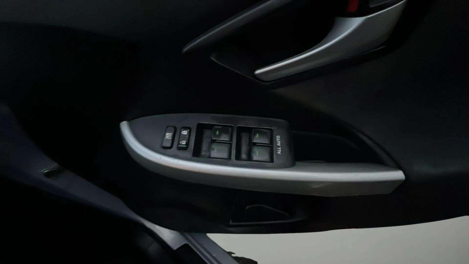 Used Toyota Prius 2018 for sale - 76781797: Photo 11