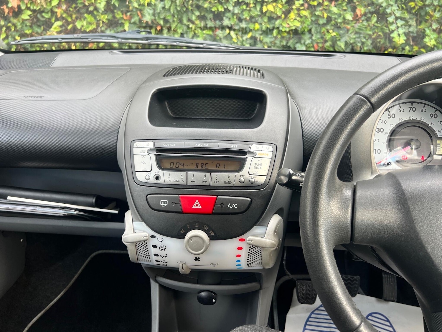 Used Toyota AYGO 2011 for sale - 76384764: Photo 10