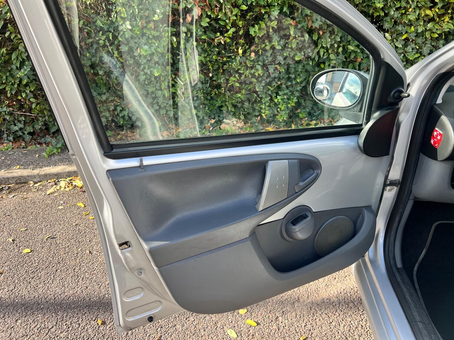 Used Toyota AYGO 2011 for sale - 76384764: Photo 23