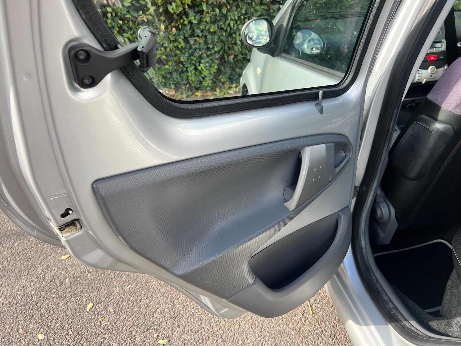 Used Toyota AYGO 2011 for sale - 76384764: Photo 24