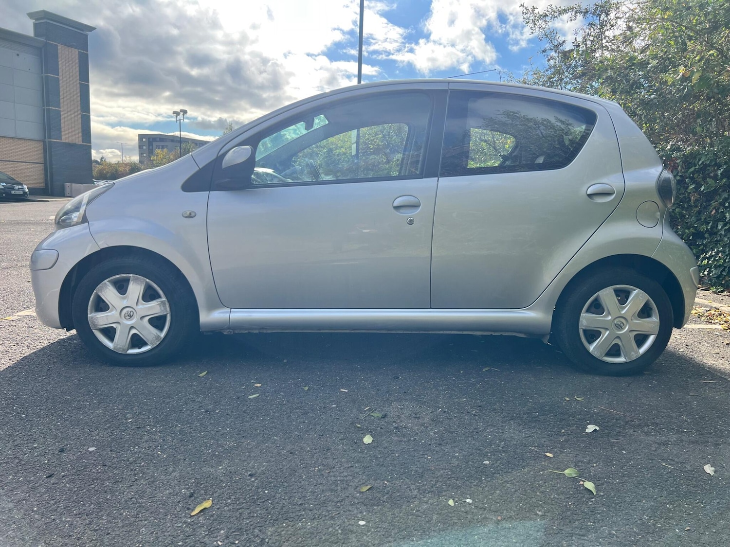 Used Toyota AYGO 2011 for sale - 76384764: Photo 5