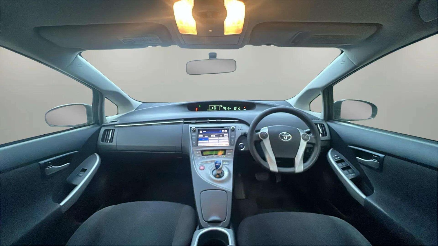 Used Toyota Prius 2018 for sale - 76913915: Photo 8