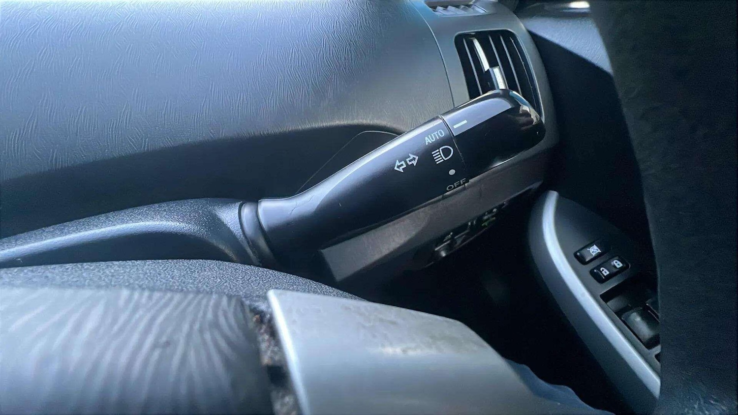 Used Toyota Prius 2018 for sale - 76780908: Photo 28