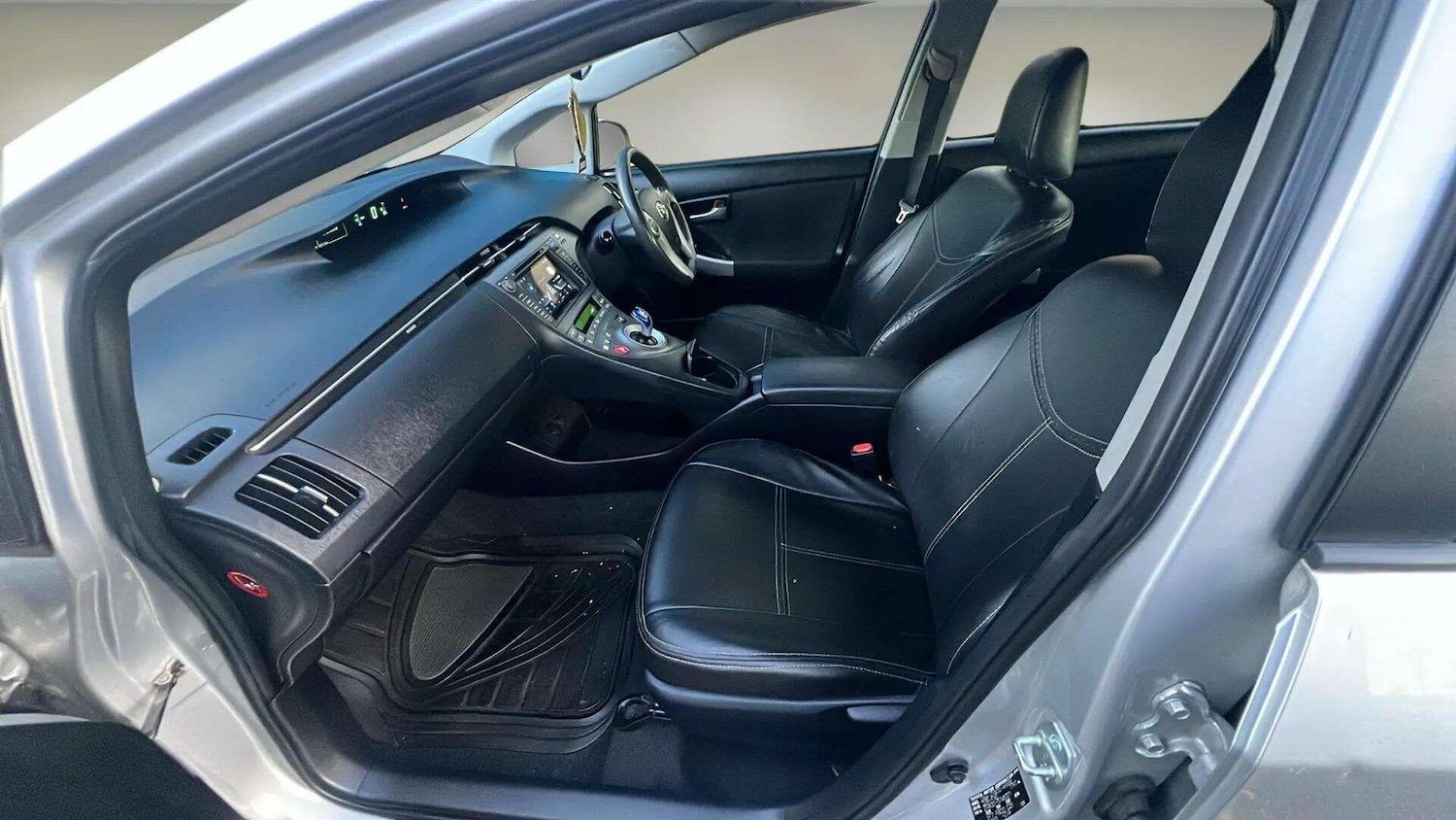 Used Toyota Prius 2018 for sale - 76780908: Photo 8